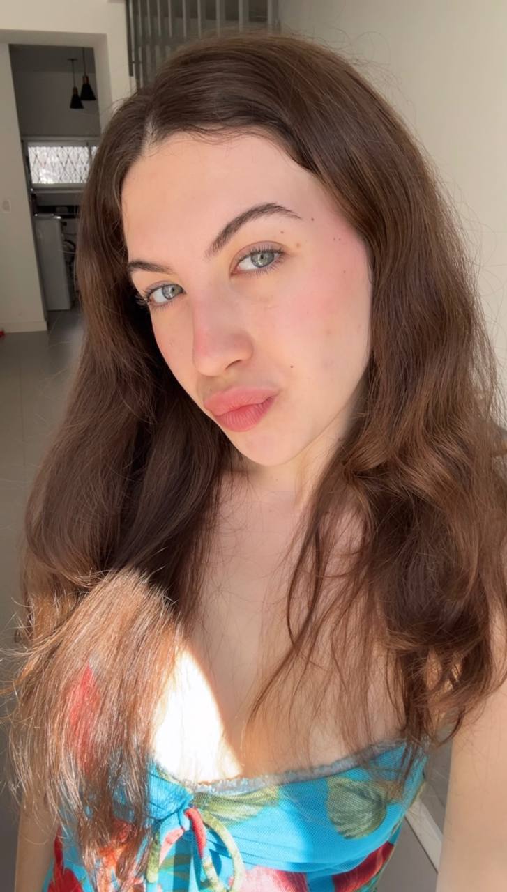 Nude girl Amber in Baghdad