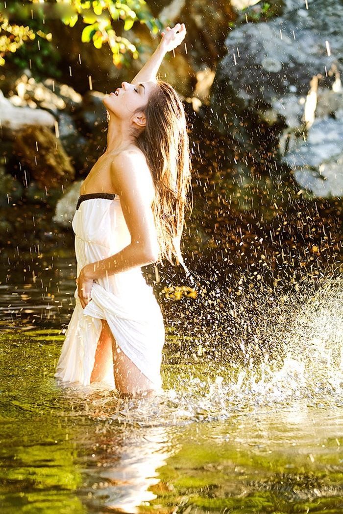 Marie Avgeropoulos in Baghdad