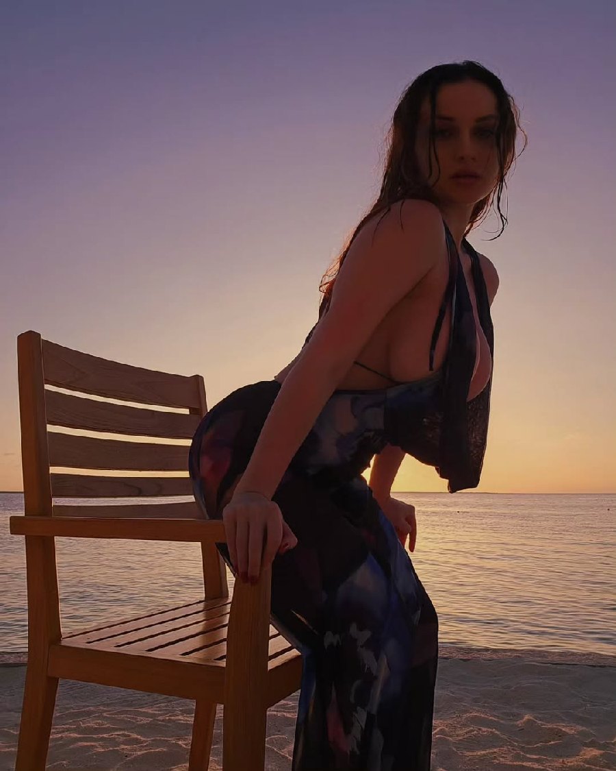 Sexy girl Miranda Faith nude in Baghdad