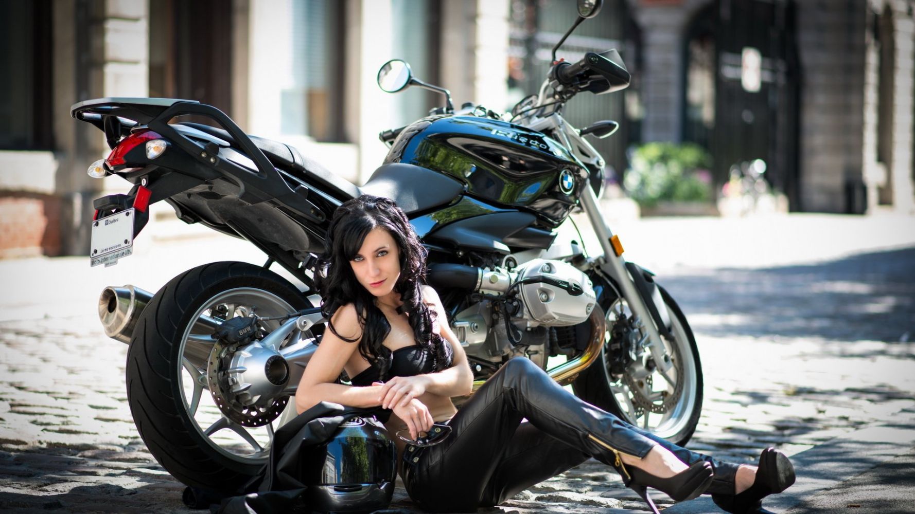 Fresh photos, fresh mood — European women on bikes online in Baghdad