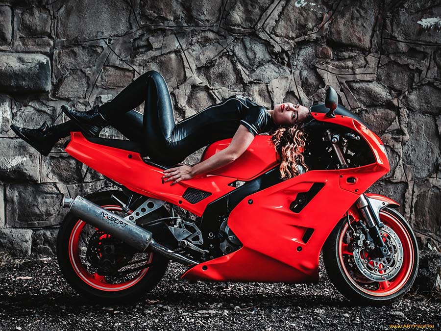 Beautiful girl Beautiful girls and motorcycles in Baghdad